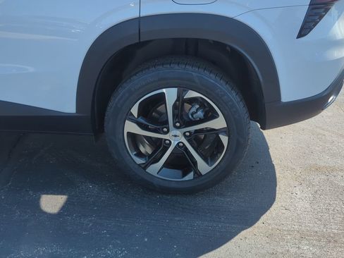 Certified 2024 Chevrolet Trax RS w/ Driver Confidence Package FWD image 18