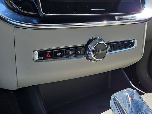 New 2026 Volvo XC90 T8 Ultra w/ Protection Package Premier AWD/4WD image 14