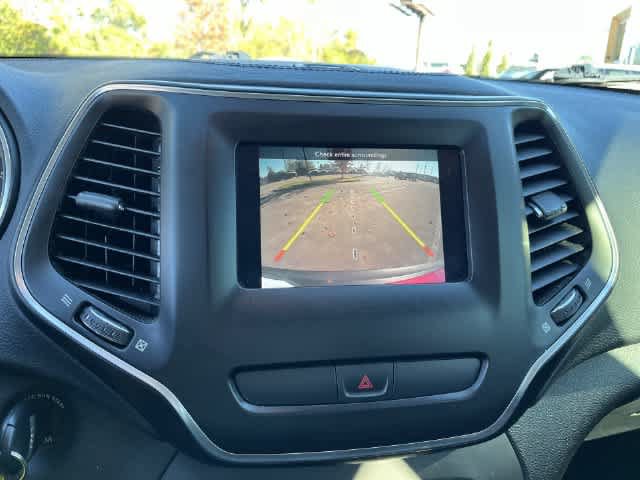 Used 2020 Jeep Cherokee Latitude FWD image 24