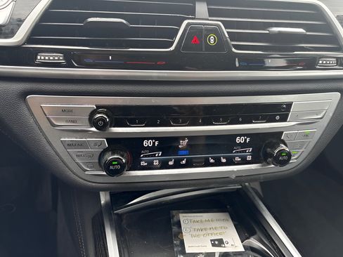Used 2021 BMW 750i xDrive w/ Autobahn Package AWD/4WD image 11