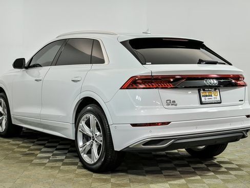 Used 2023 Audi Q8 Premium w/ Convenience Package image 5