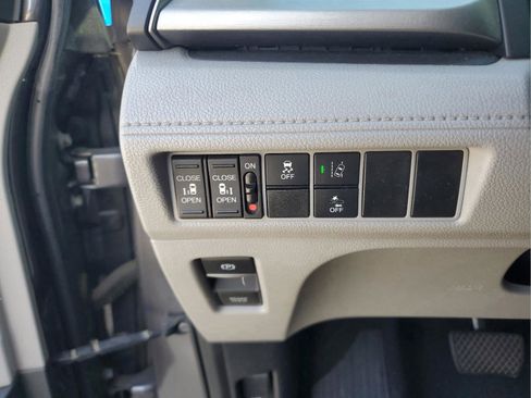 Used 2018 Honda Odyssey EX image 25