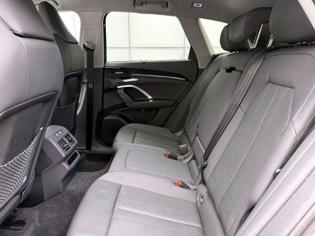 Used 2025 Audi Q5 Premium Plus w/ Premium Plus AWD/4WD image 12