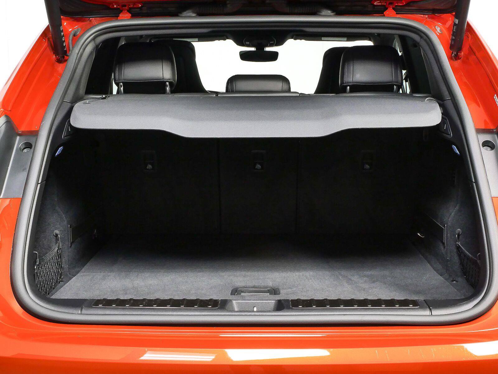 Certified 2025 Porsche Macan 4S Electric AWD/4WD image 30