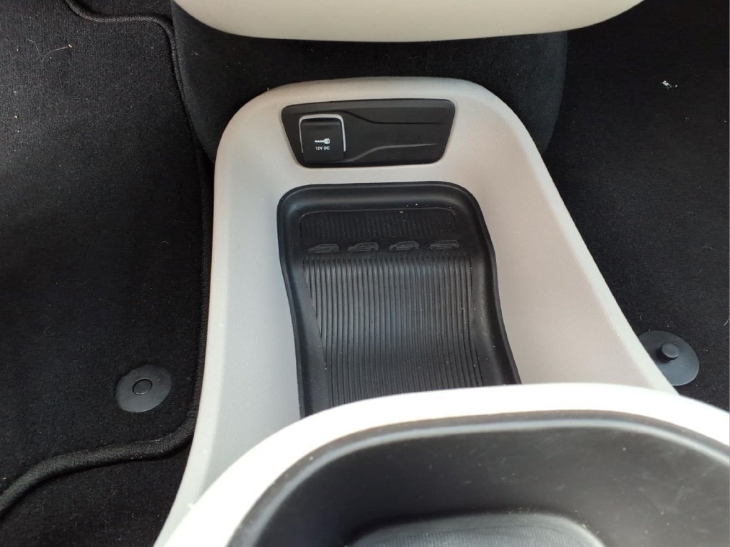 Used 2024 Chrysler Pacifica Limited FWD image 13