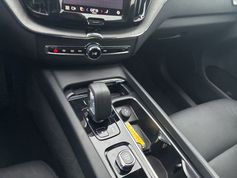 Used 2025 Volvo XC60 B5 Plus image 11
