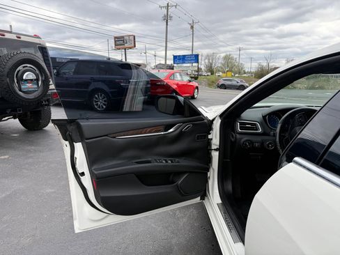 Used 2017 Maserati Ghibli image 41