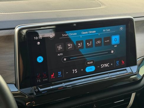 Used 2025 Volkswagen Atlas SE FWD image 36