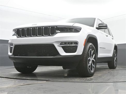 New 2025 Jeep Grand Cherokee Limited w/ Luxury Tech Group II image 46