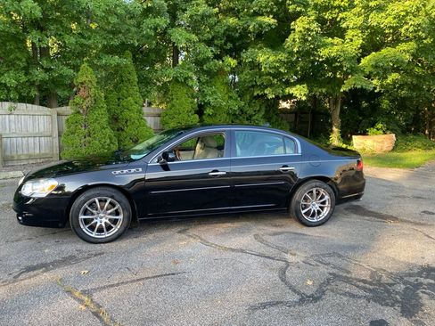 Used 2011 Buick Lucerne Super FWD image 2