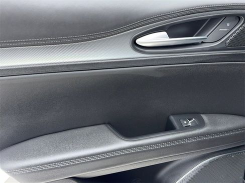 Used 2022 Alfa Romeo Stelvio Veloce image 44
