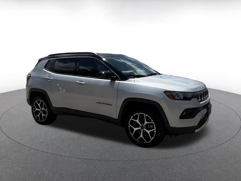 Used 2025 Jeep Compass Limited image 2