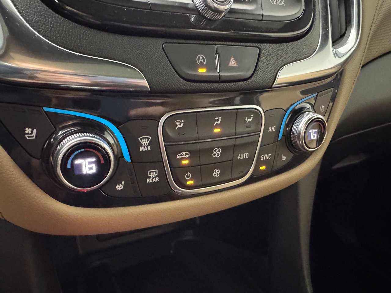 Used 2022 Chevrolet Equinox Premier FWD image 25