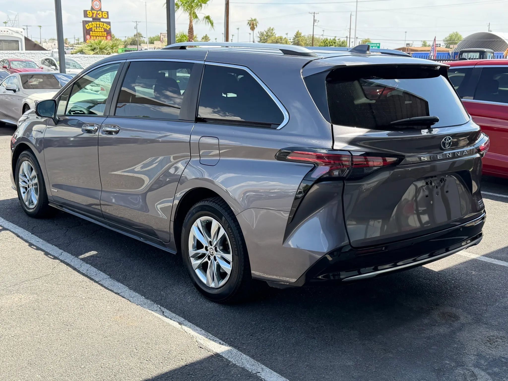 Used 2021 Toyota Sienna Limited FWD image 5