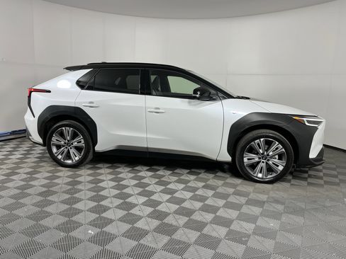Used 2023 Subaru Solterra AWD image 6