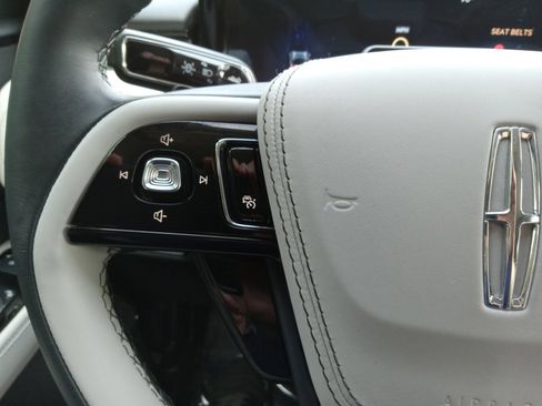 Used 2025 Lincoln Aviator AWD w/ Jet Appearance Package image 22