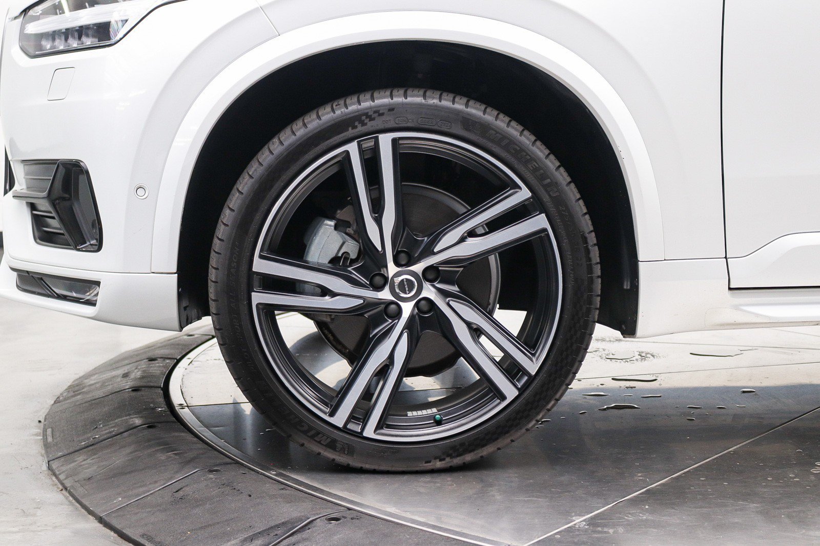 Used 2017 Volvo XC90 T6 R-Design w/ Vision Package AWD/4WD image 14