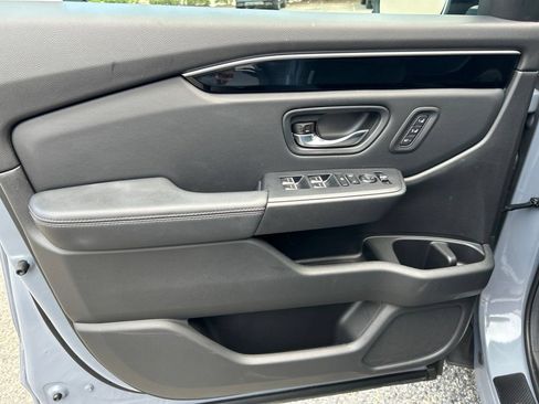 Used 2024 Honda Pilot Touring image 9