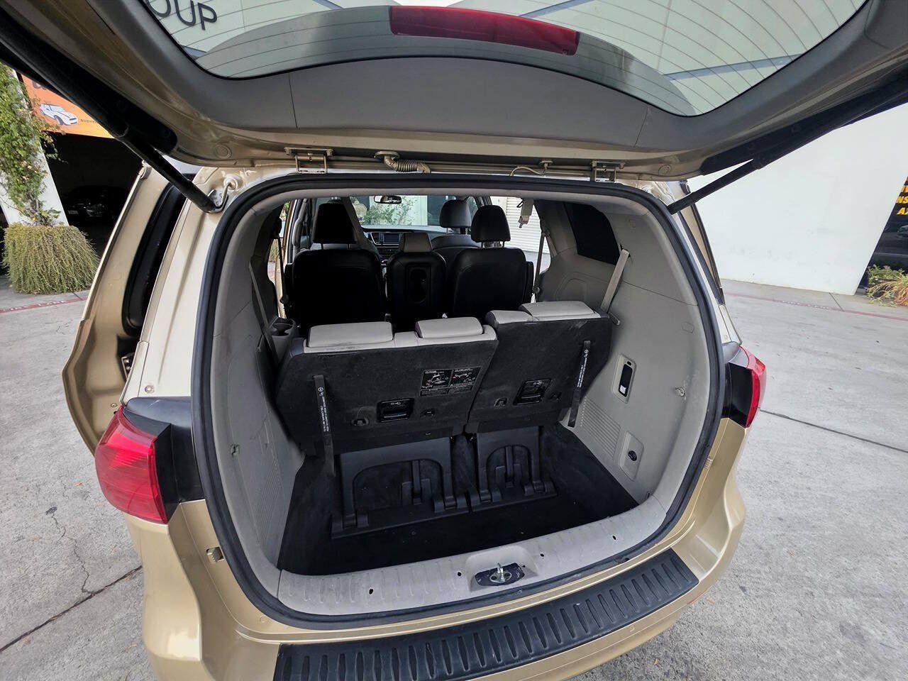 Used 2018 Kia Sedona EX FWD image 14