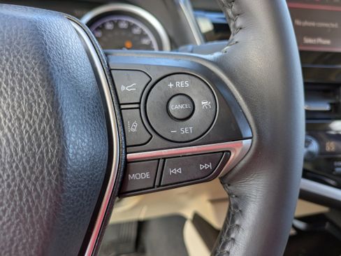 Used 2022 Toyota Camry XLE w/ Navigation Upgrade Package image 28