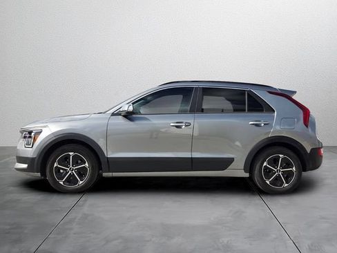 Used 2023 Kia Niro EX FWD image 2
