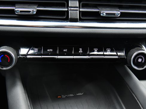 Used 2025 Chevrolet Equinox EV LT w/ Convenience Package image 33