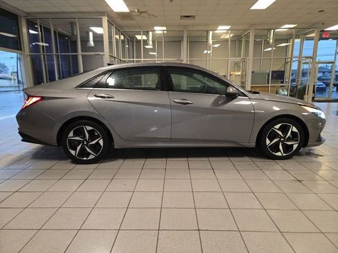 Used 2023 Hyundai Elantra Limited w/ Cargo Package image 9