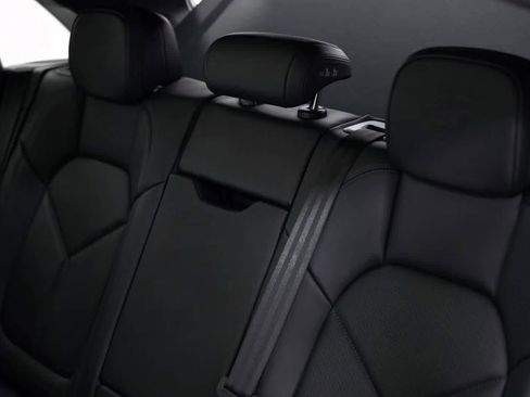 Certified 2025 Porsche Macan Turbo image 30