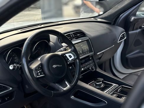 Used 2019 Jaguar F-PACE Prestige image 25
