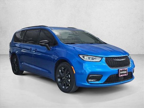 New 2026 Chrysler Pacifica Select FWD image 7