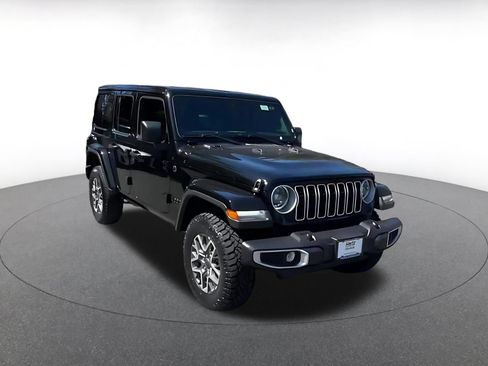 Used 2025 Jeep Wrangler Unlimited Sahara AWD/4WD image 9