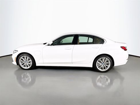 Certified 2024 BMW 330e w/ Premium Package image 4