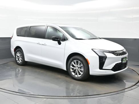 New 2027 Chrysler Pacifica Select AWD/4WD image 11