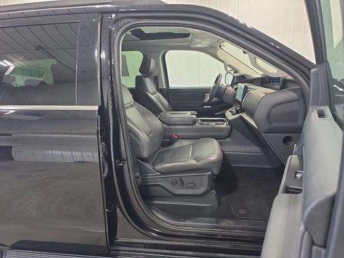 Used 2025 Ford Expedition Active AWD/4WD image 34