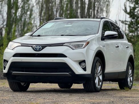 Used 2017 Toyota RAV4 Limited AWD/4WD image 3