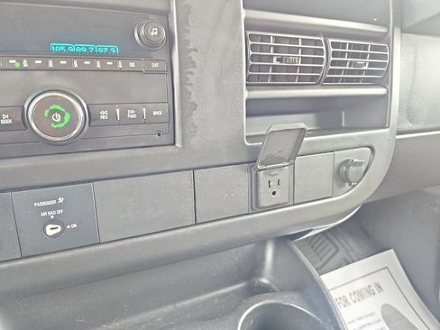 Used 2015 Chevrolet Express 2500 RWD image 23