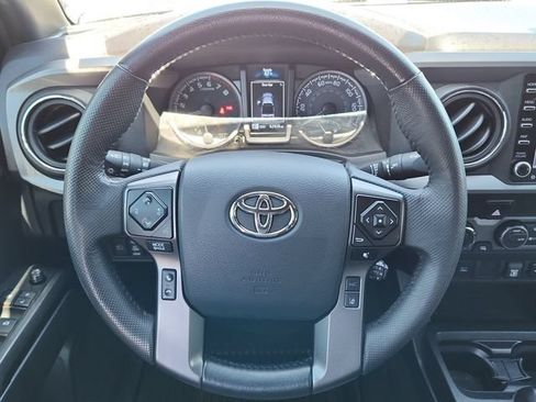 Used 2022 Toyota Tacoma TRD Off-Road AWD/4WD image 9