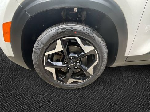 Certified 2024 Kia Seltos EX AWD/4WD image 11