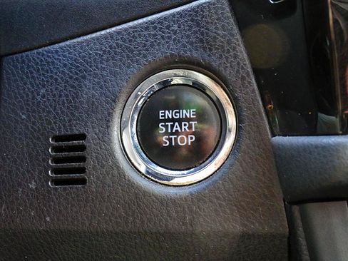 Used 2015 Toyota Corolla LE Premium FWD image 39