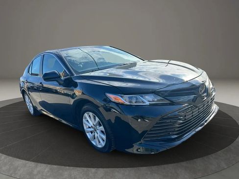 Used 2020 Toyota Camry LE FWD image 3