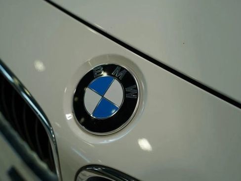 Used 2016 BMW 320i Sedan RWD image 4