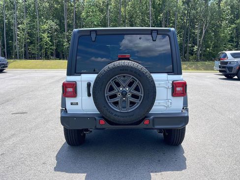 Used 2025 Jeep Wrangler Unlimited Sport AWD/4WD image 6