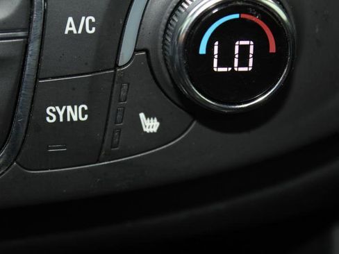 Used 2023 Chevrolet Traverse LT FWD image 39
