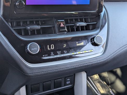 Used 2024 Toyota Corolla Cross SE w/ Moonroof Package image 26