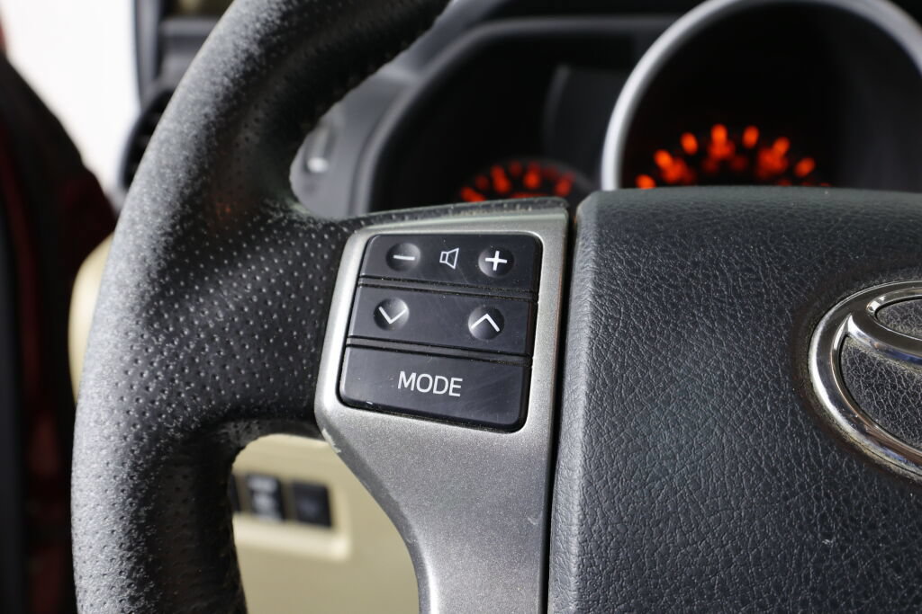 Used 2013 Toyota 4Runner SR5 w/ Premium Pkg AWD/4WD image 32