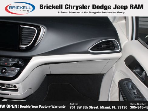 Used 2023 Chrysler Pacifica Touring-L FWD image 20