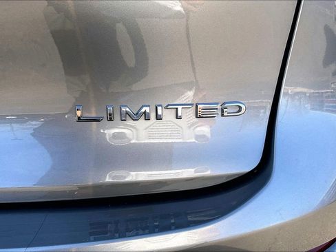 Used 2023 Toyota Crown Limited image 9