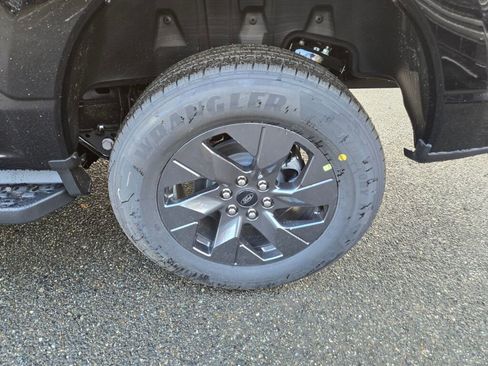 New 2025 Ford F150 Lightning Flash AWD/4WD image 9
