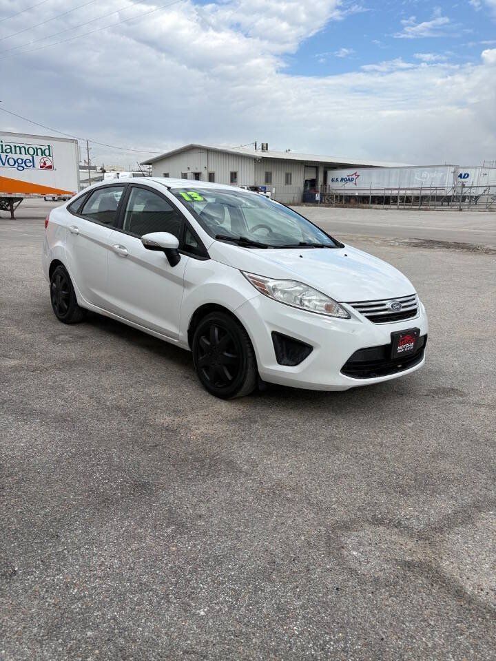 Used 2013 Ford Fiesta SE FWD image 2