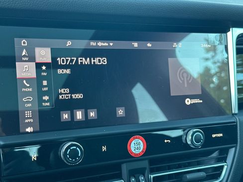 Used 2023 Porsche Macan image 18